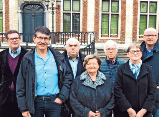 Kopman Nijs (tweede van links) en de N-VA-ploeg. (foto: VDWT) Kopman Nijs (tweede van links) en de N-VA-ploeg. (foto: VDWT)
